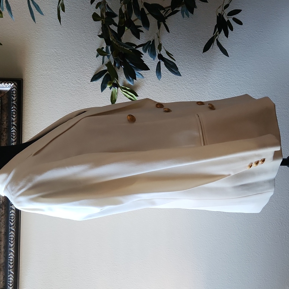 Elegant Cream Double-Breasted Women's Blazer - Picture 2 of 6